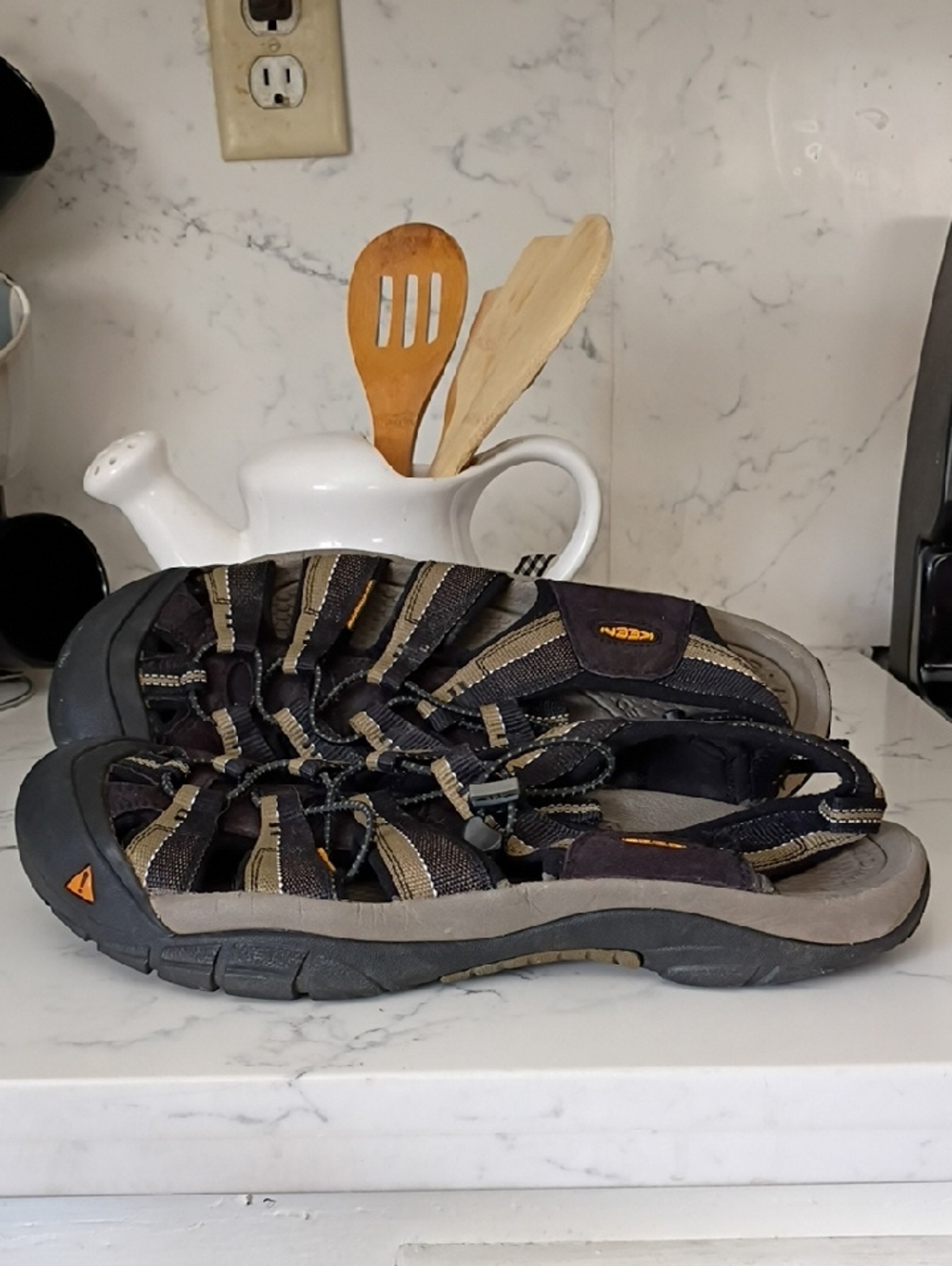 Keen Black  Outdoor Closed-Toe Sandals Mens.
